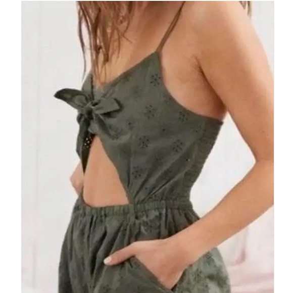 Aerie Eyelet Romper 🍀☘️ - Picture 10 of 13